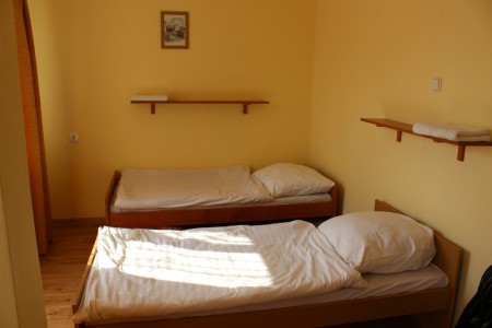 - ubytovanie: dvojposteľová izba